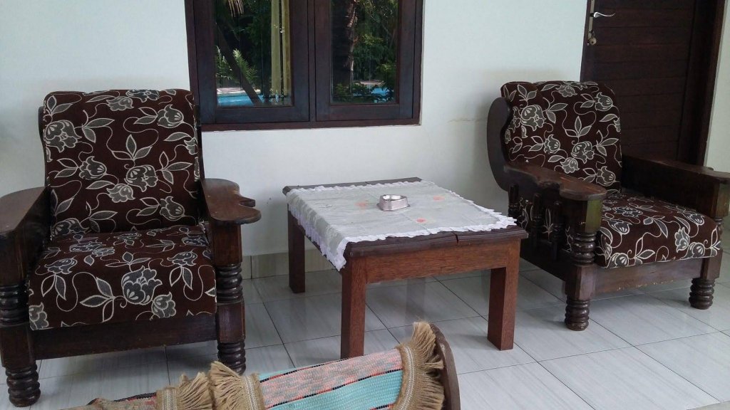 padang lovina sea side cottage