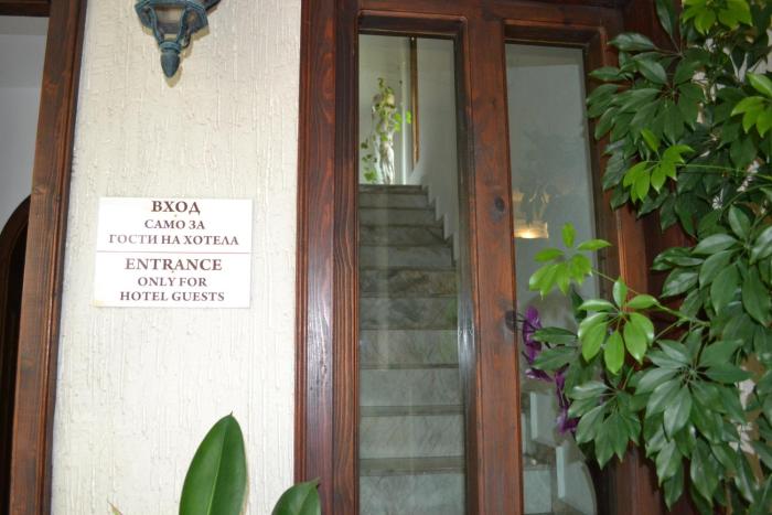 hotel more