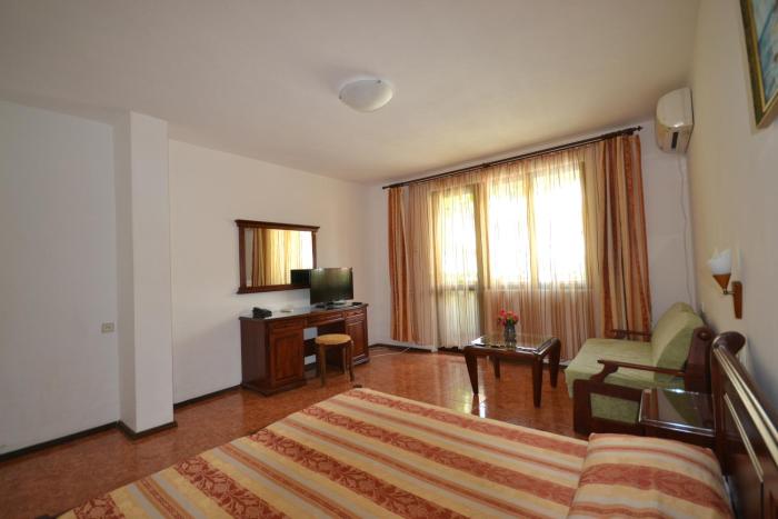 hotel more