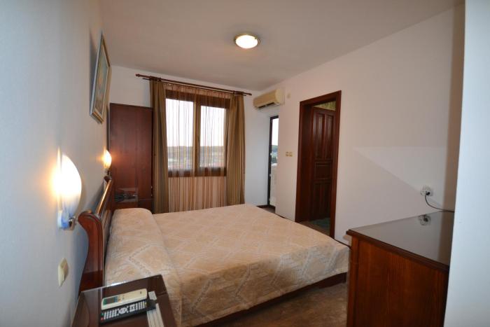 hotel more