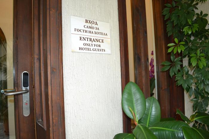 hotel more