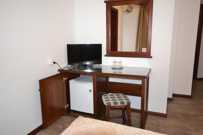 hotel more