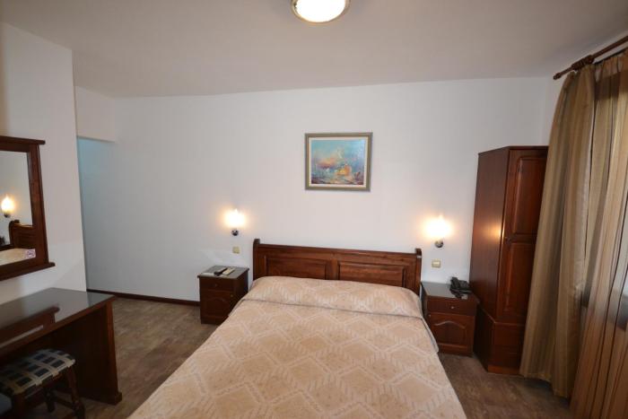 hotel more