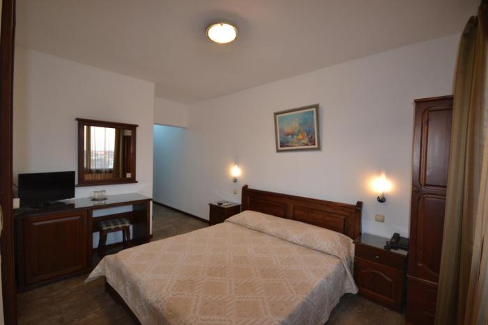 hotel more