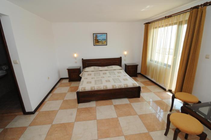 hotel more