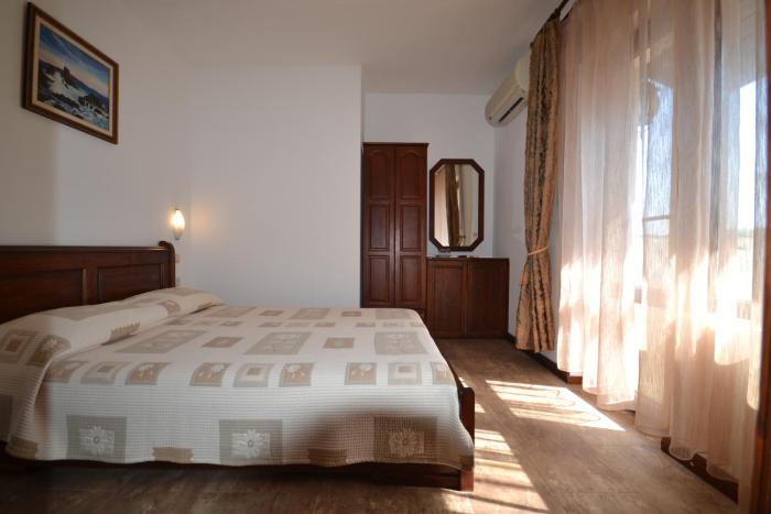 hotel more