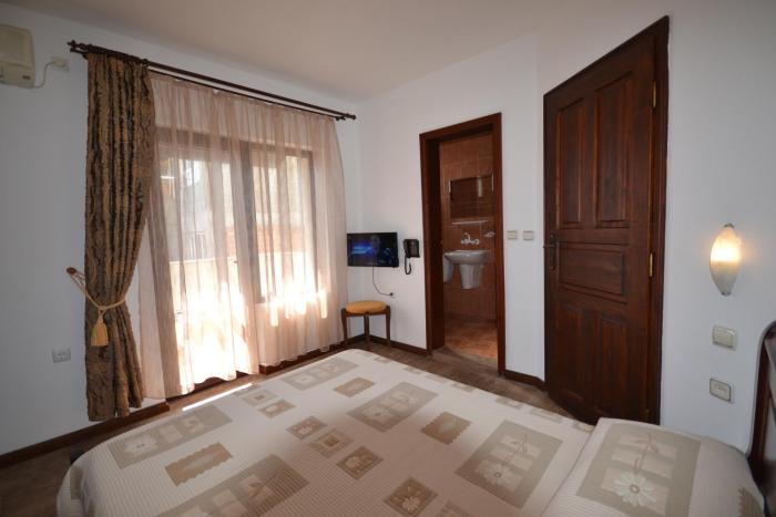 hotel more