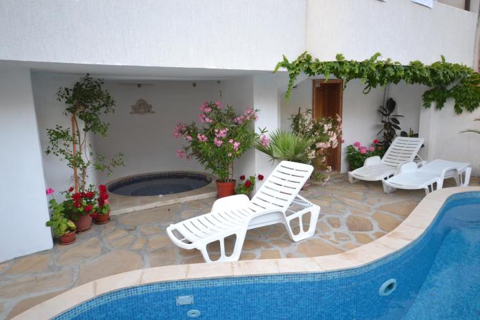 hotel more