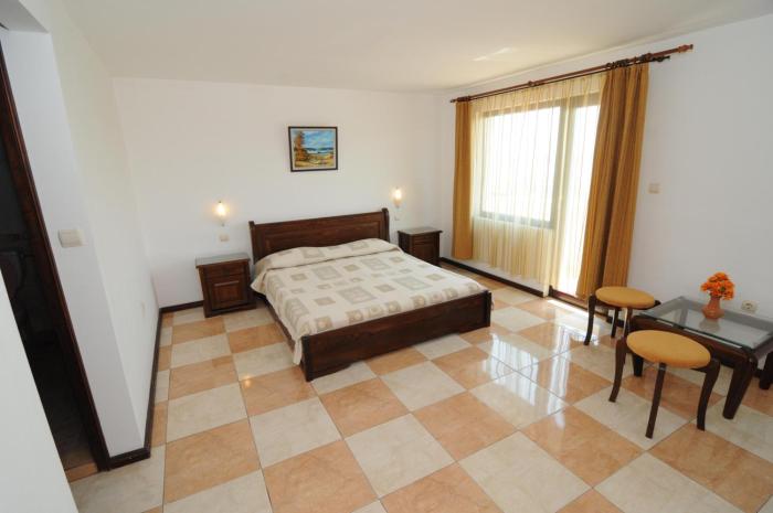 hotel more