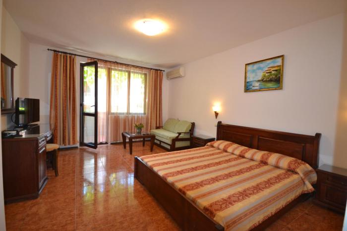 hotel more