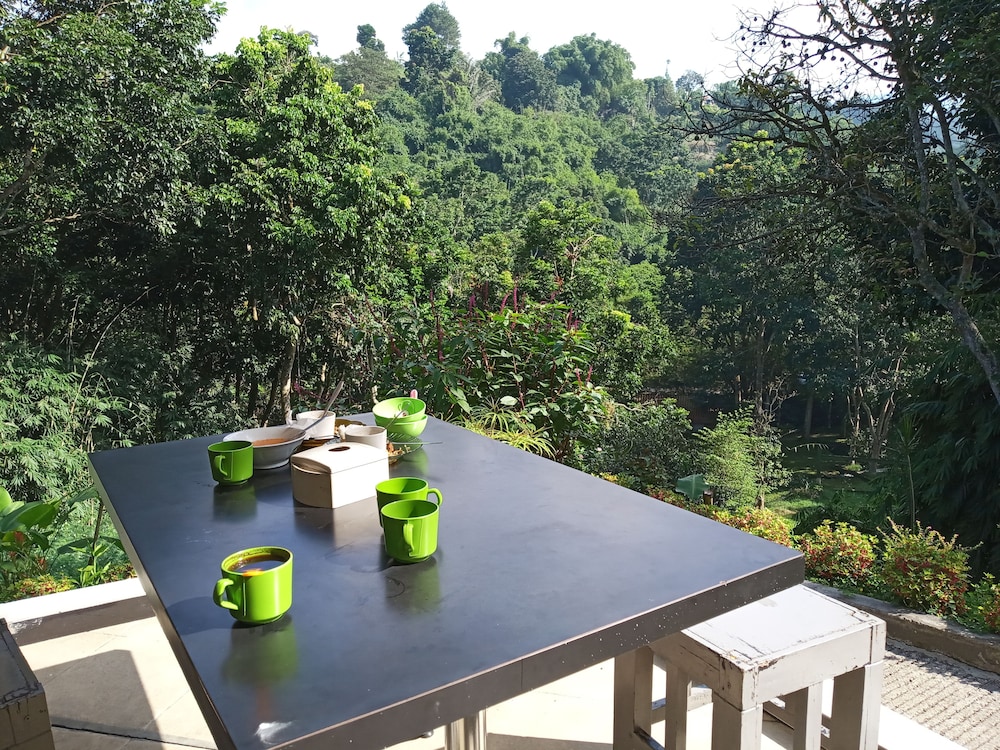 bantal guling villa bandung