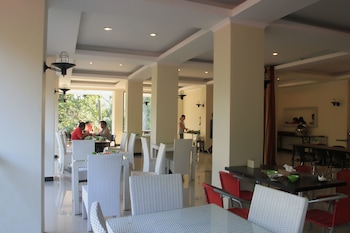 bantal guling villa bandung
