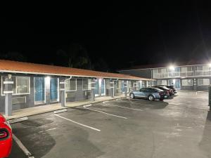 the oaks motel