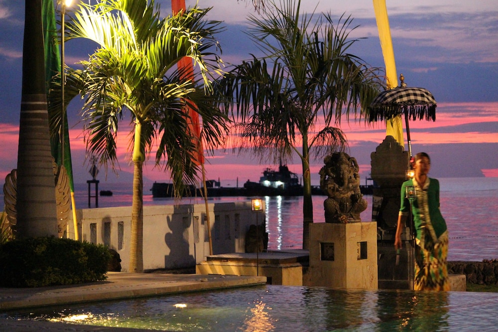 Kelapa Lovina Beach Villas,Buleleng>>Bali,3 star