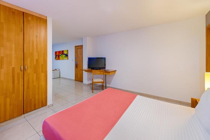 basic hotel centenario by hoteles ms