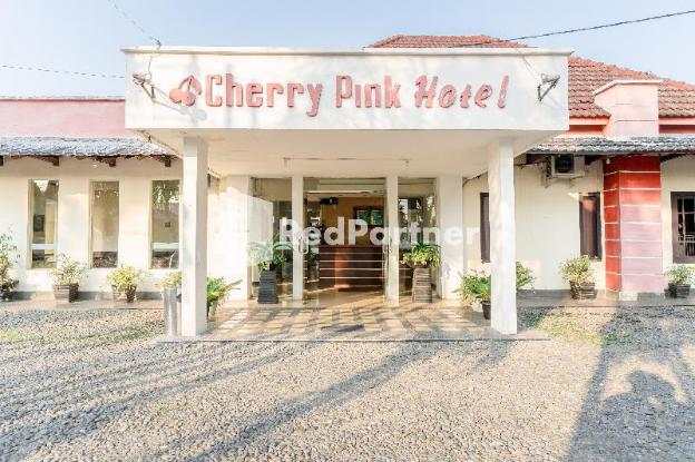 cherry pink hotel medan mitra reddoorz