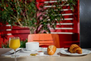 ace hotel travel athee sur cher