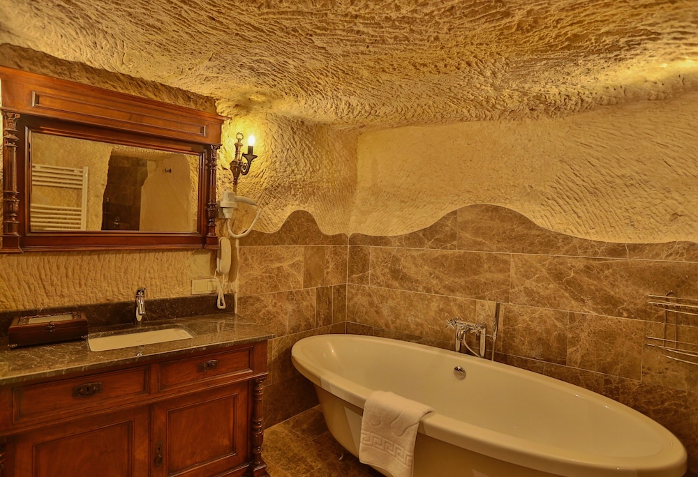 acropolis cave suite