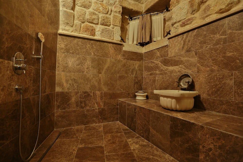 acropolis cave suite