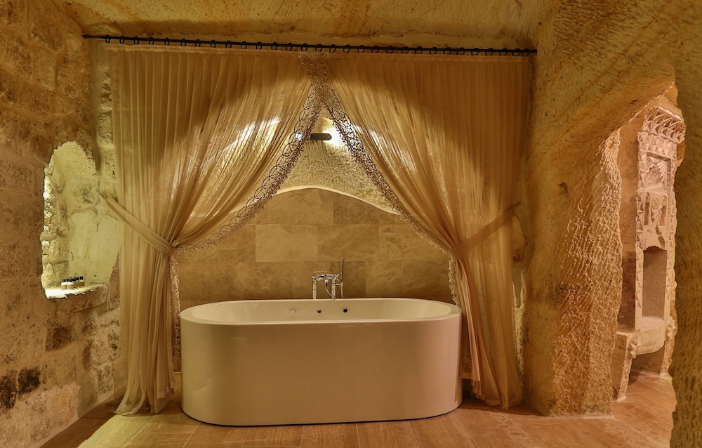 acropolis cave suite