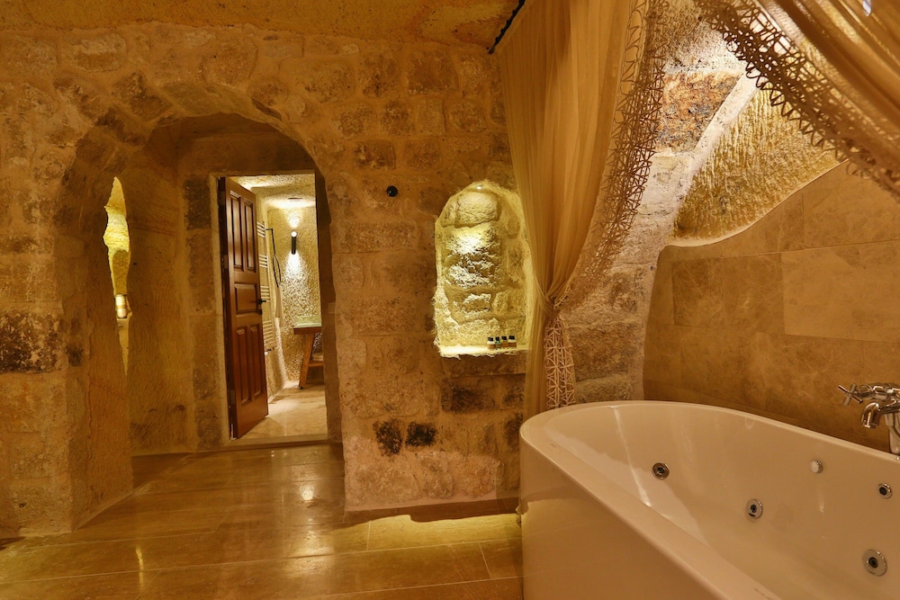 acropolis cave suite