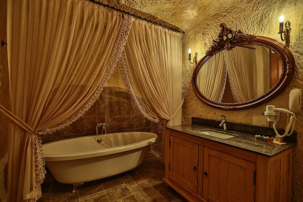 acropolis cave suite