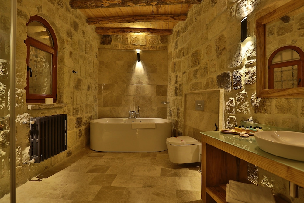 acropolis cave suite