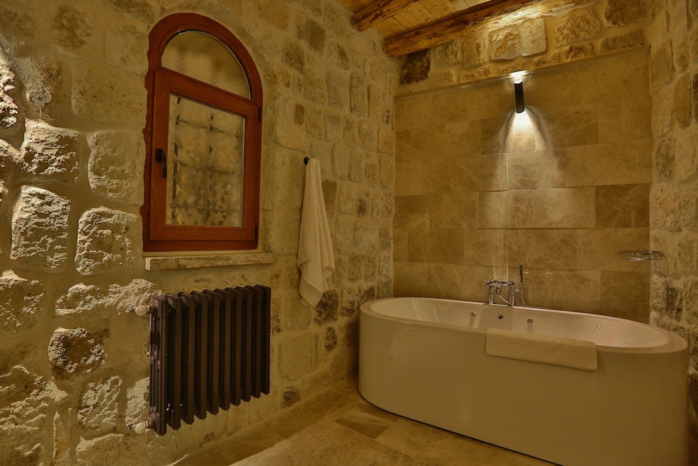 acropolis cave suite