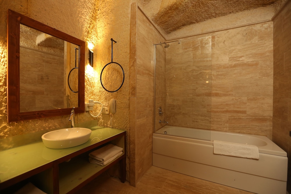 acropolis cave suite