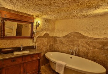 acropolis cave suite