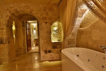 acropolis cave suite