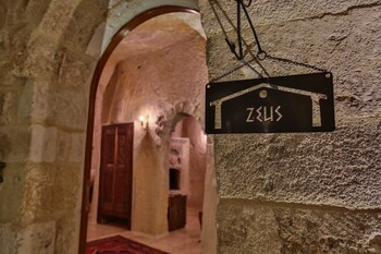 acropolis cave suite