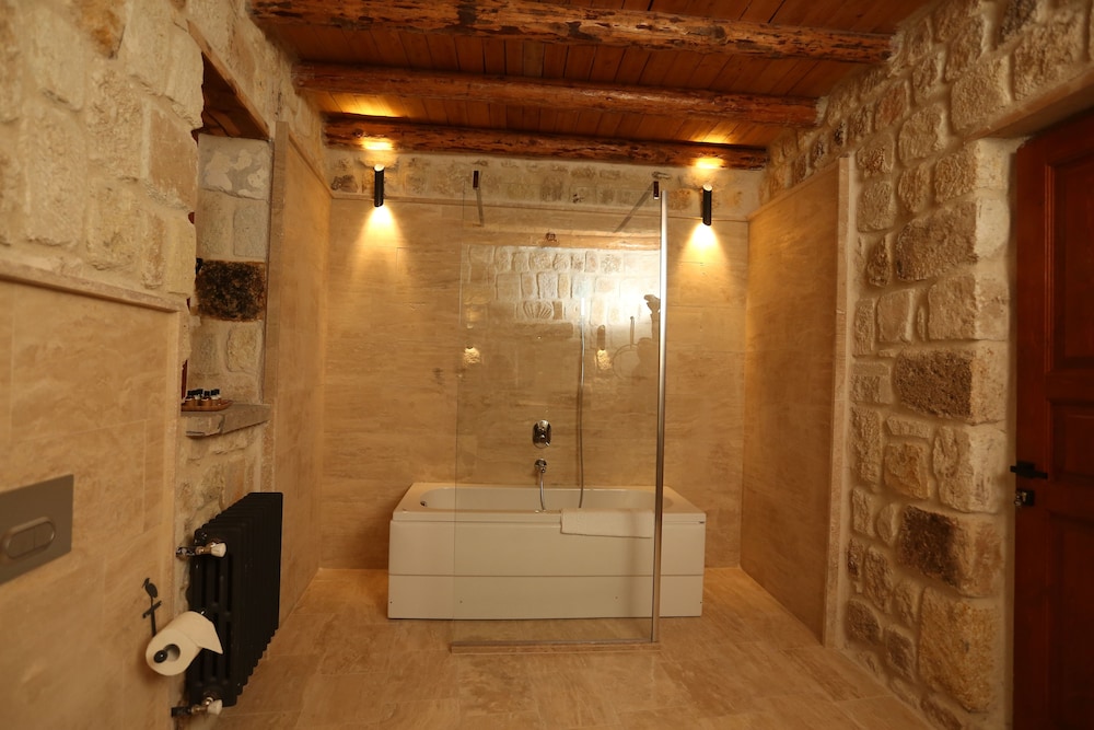 acropolis cave suite