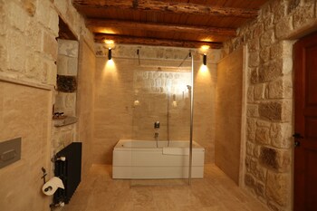 acropolis cave suite