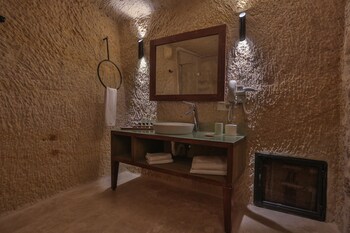 acropolis cave suite