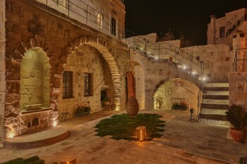 acropolis cave suite