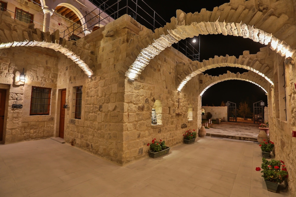 acropolis cave suite