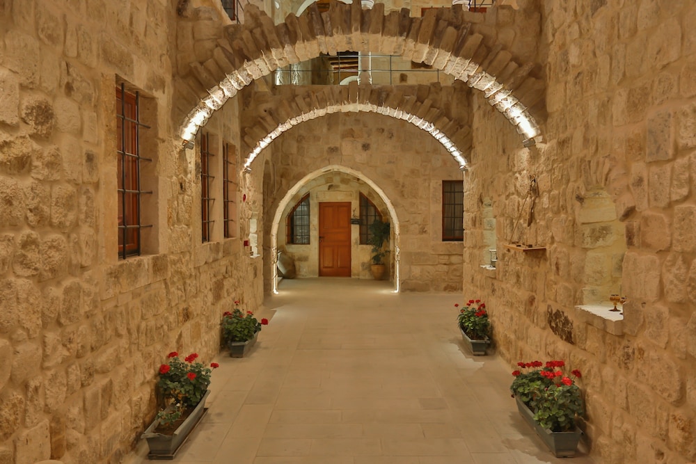 acropolis cave suite