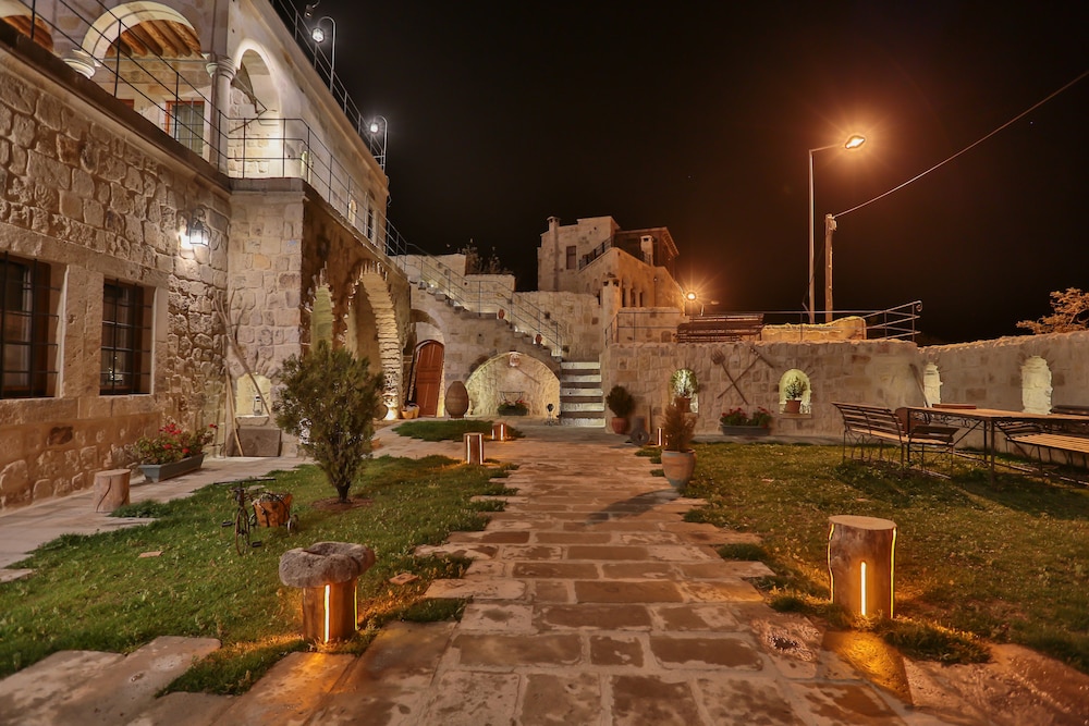 acropolis cave suite