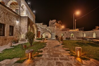 acropolis cave suite