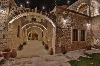 acropolis cave suite