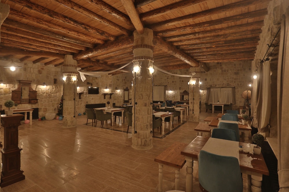 acropolis cave suite