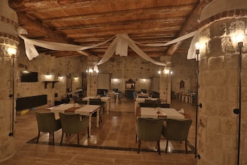 acropolis cave suite