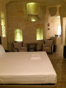 acropolis cave suite