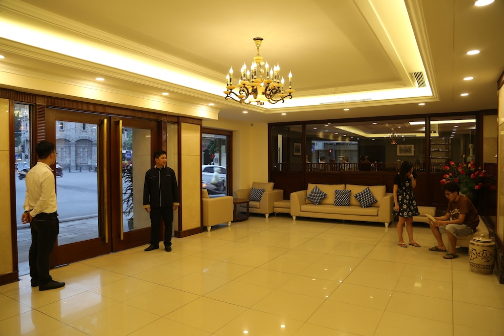 mon regency hotel