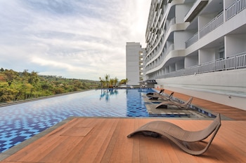 le eminence hotel convention and resort ciloto puncak