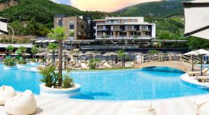 Select Hill Resort,,4 star