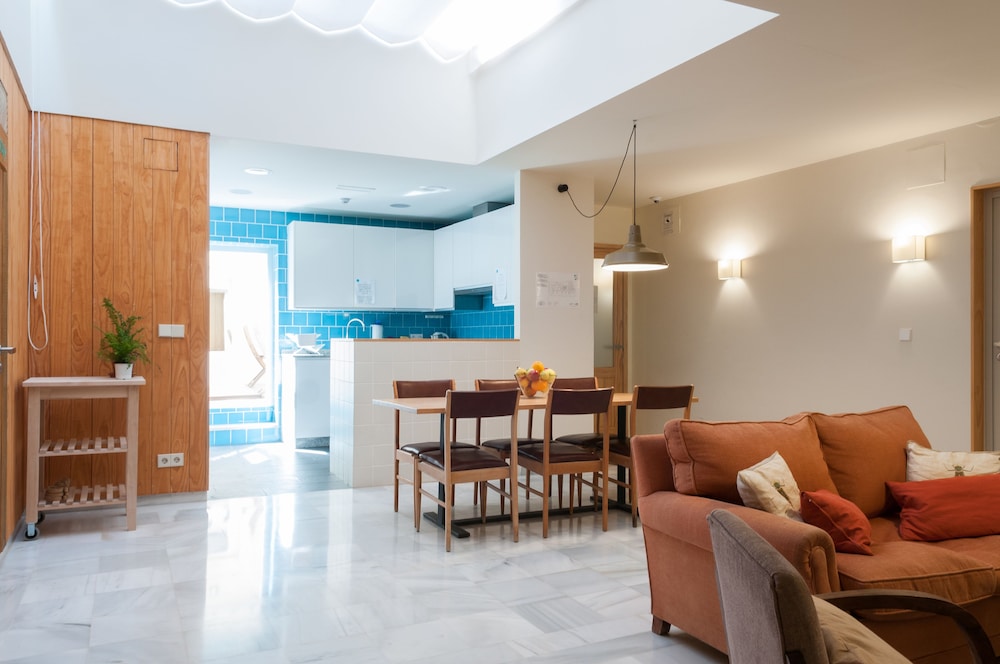 the nomad hostel