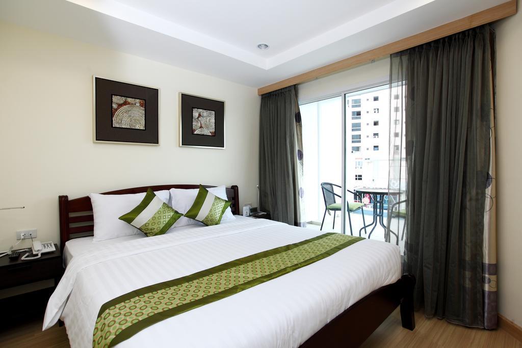 v check inn sukhumvit 22