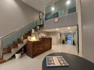 v check inn sukhumvit 22